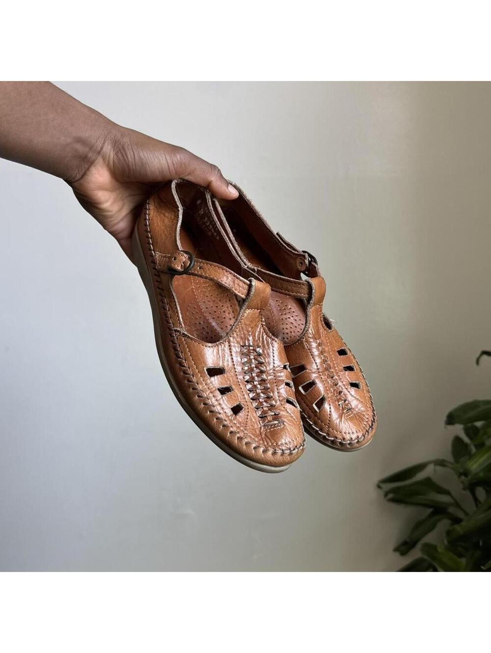 Vintage Dexter Leather T-Strap Granola Girl Flats women’s size 8